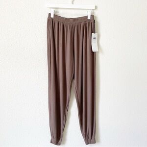 Alo Yoga High Waist Ribbed Whisper Pant Hot Cocoa Size Small Lounge Athlesiure